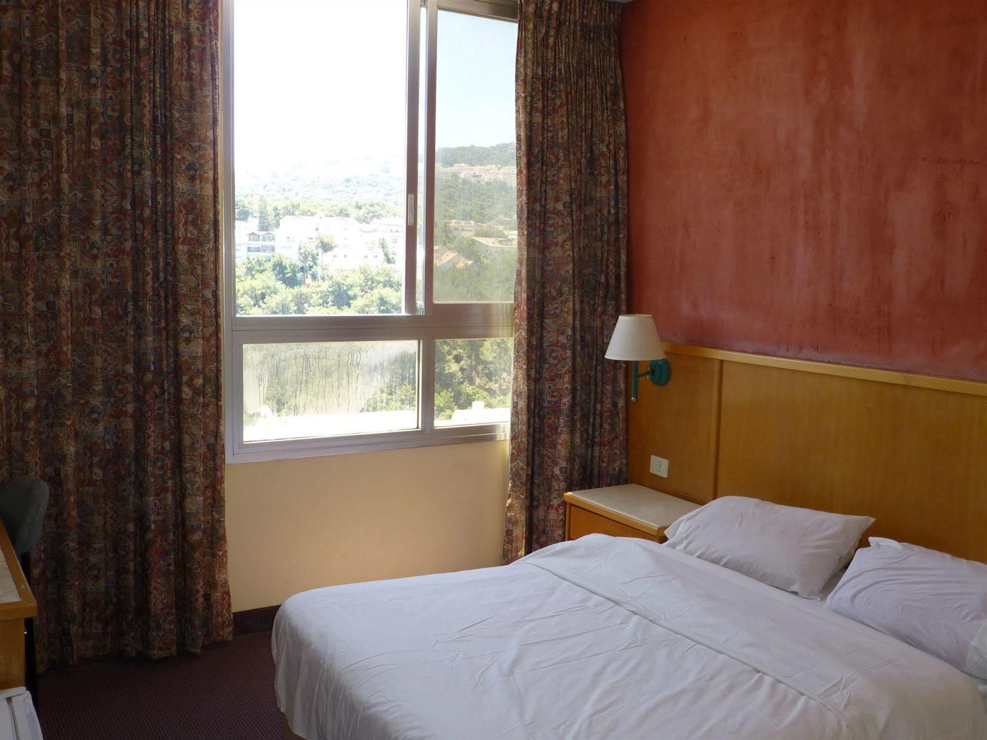 Marom Hotel Хайфа Экстерьер фото