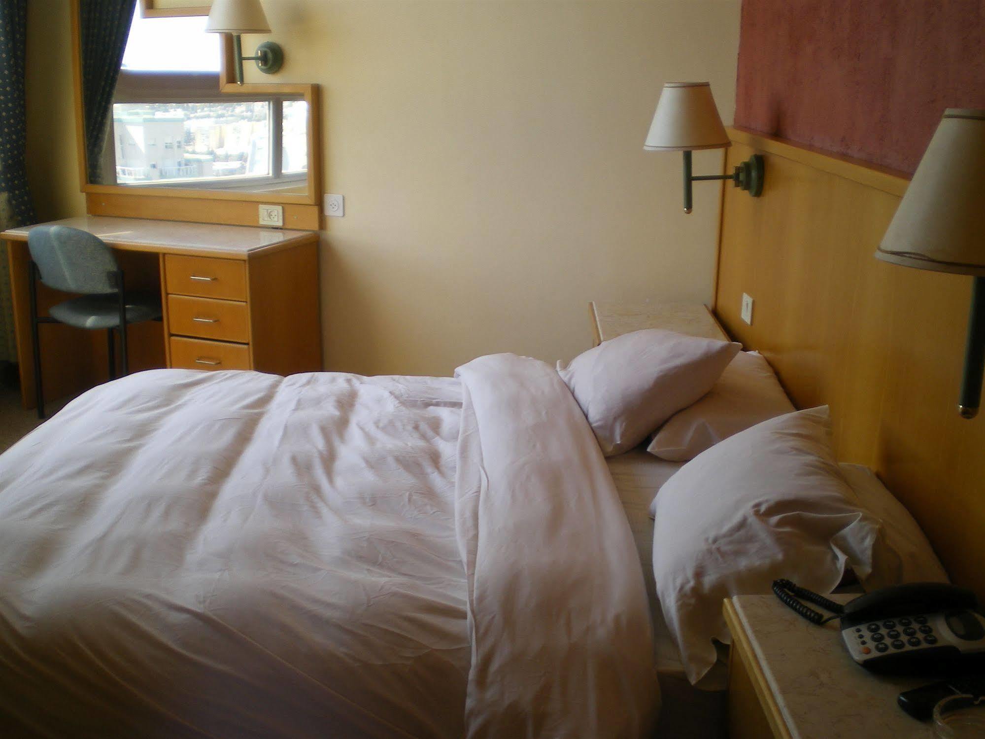 Marom Hotel Хайфа Экстерьер фото