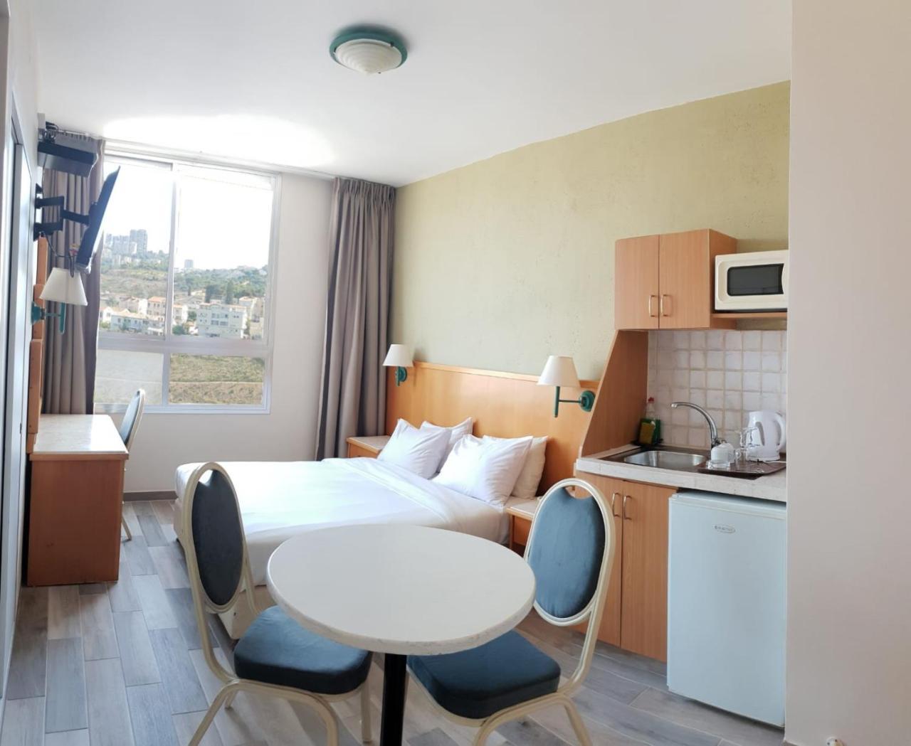 Marom Hotel Хайфа Экстерьер фото